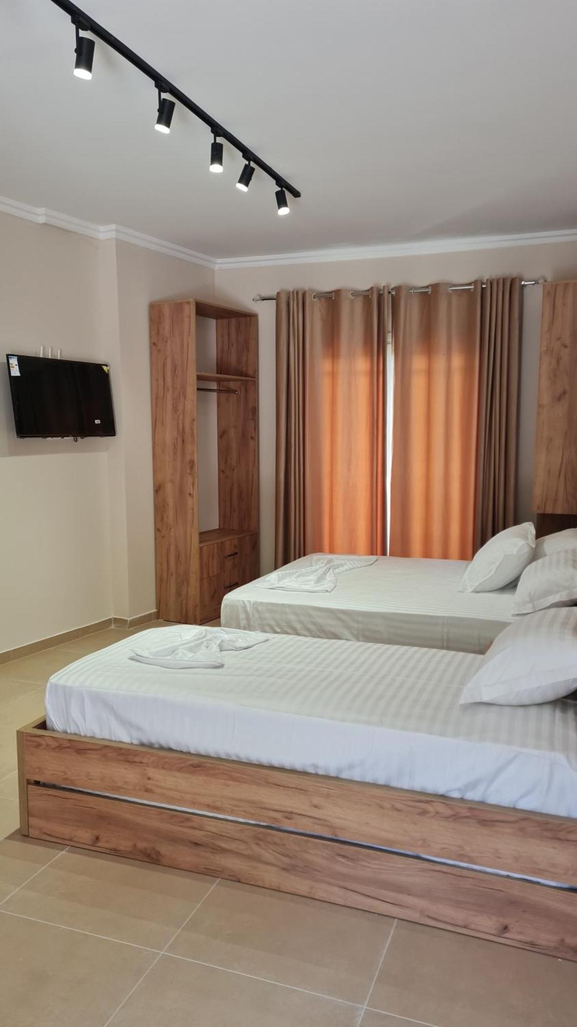 Sol Apartments Gjiri Lalzit Драч Екстериор снимка