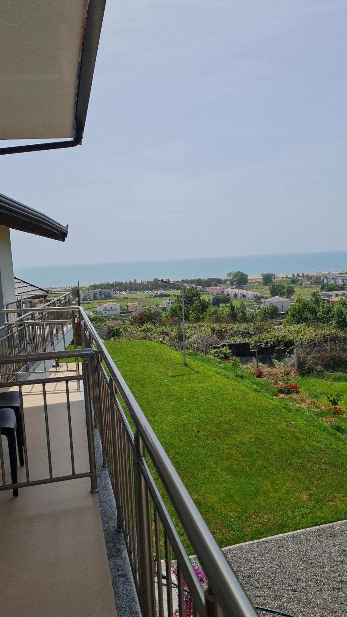 Sol Apartments Gjiri Lalzit Драч Екстериор снимка