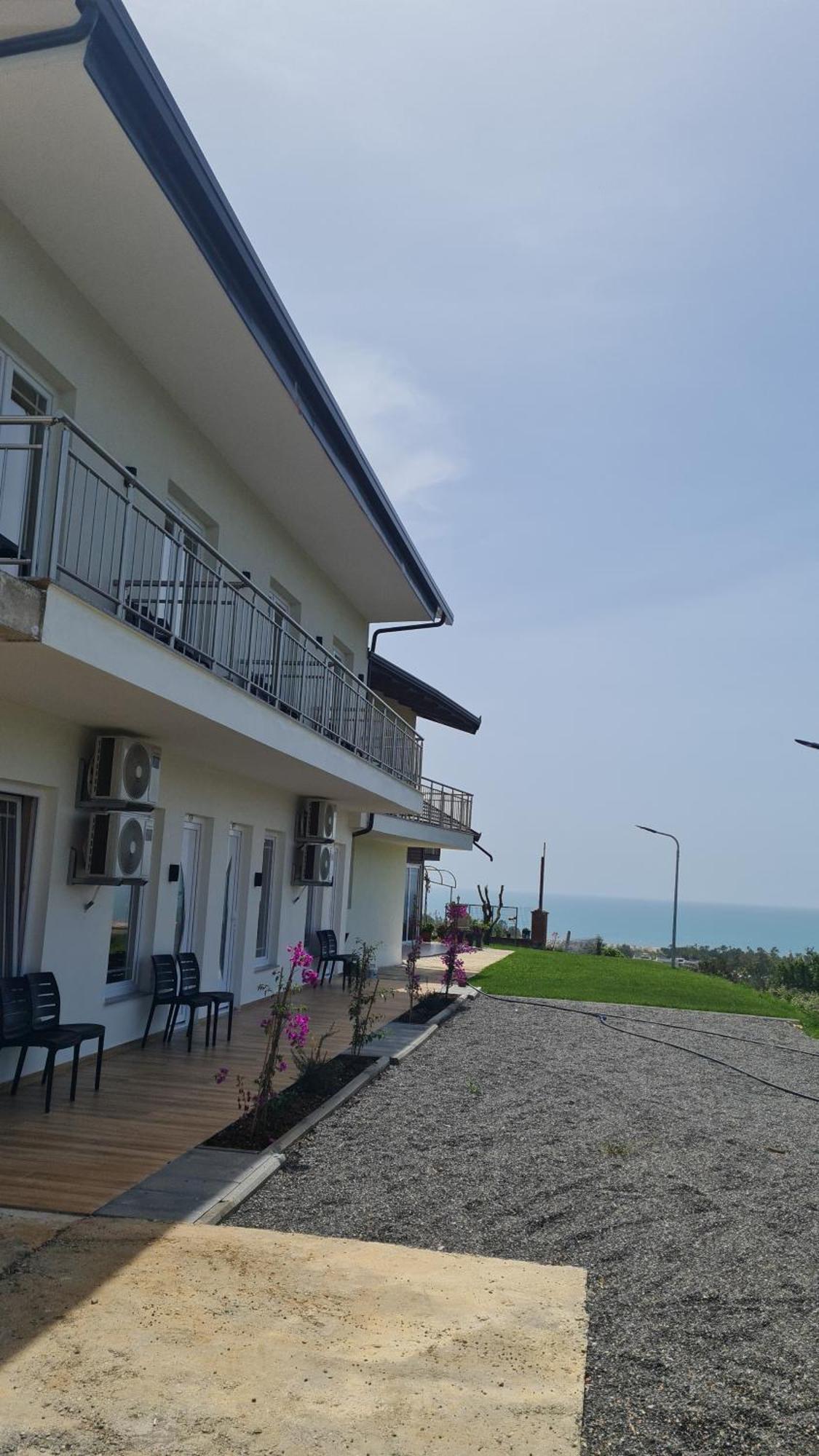 Sol Apartments Gjiri Lalzit Драч Екстериор снимка