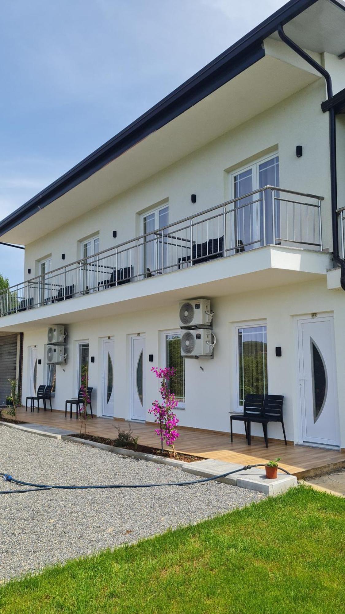 Sol Apartments Gjiri Lalzit Драч Екстериор снимка