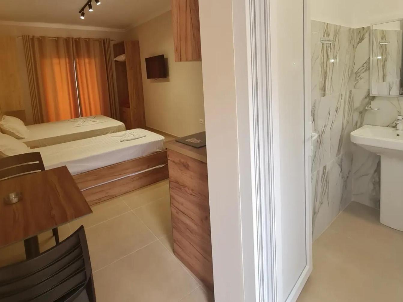 Sol Apartments Gjiri Lalzit Драч Екстериор снимка