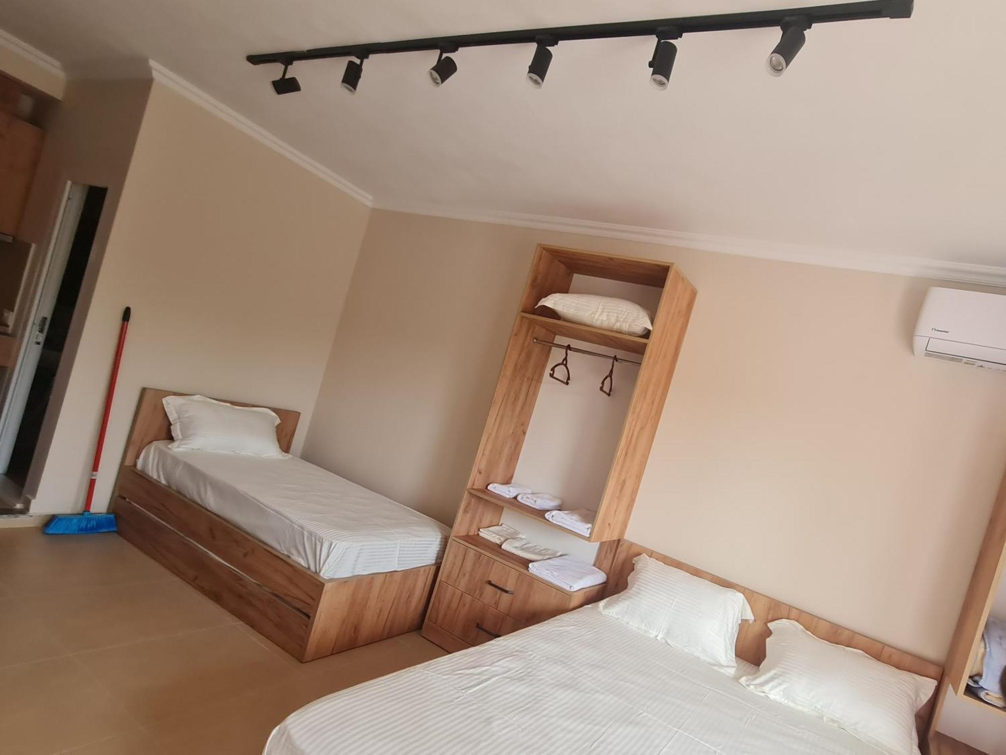 Sol Apartments Gjiri Lalzit Драч Екстериор снимка