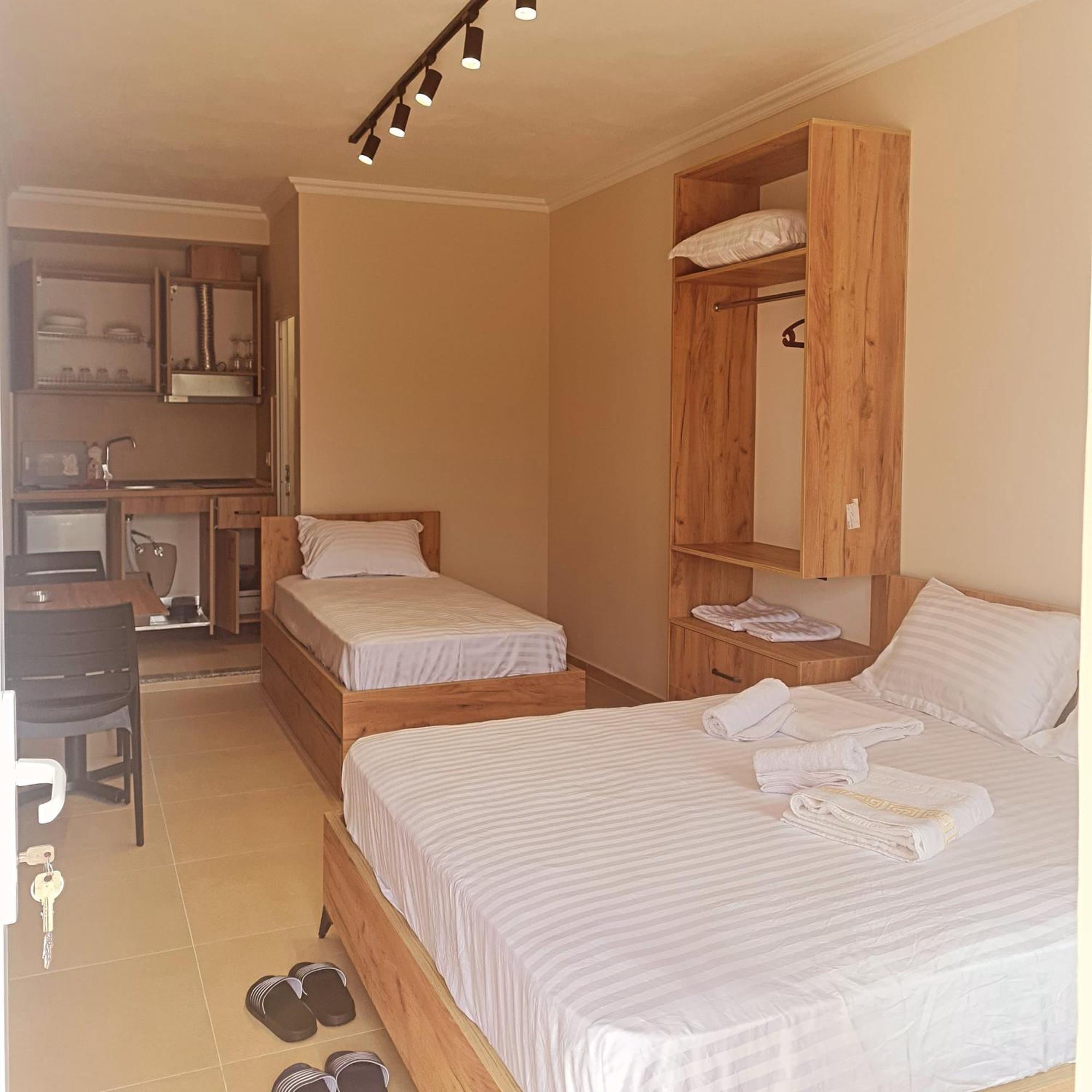Sol Apartments Gjiri Lalzit Драч Екстериор снимка