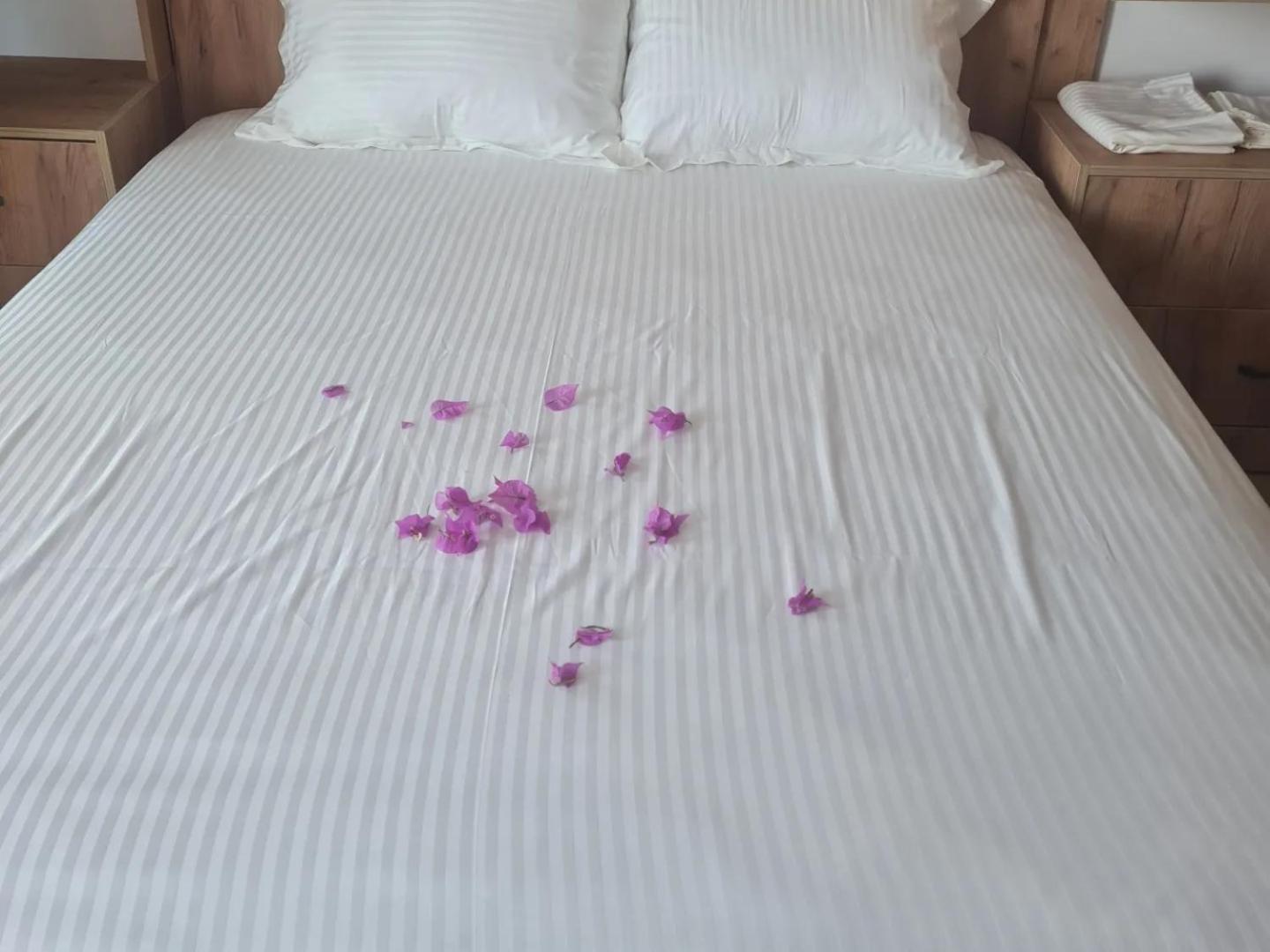 Sol Apartments Gjiri Lalzit Драч Екстериор снимка