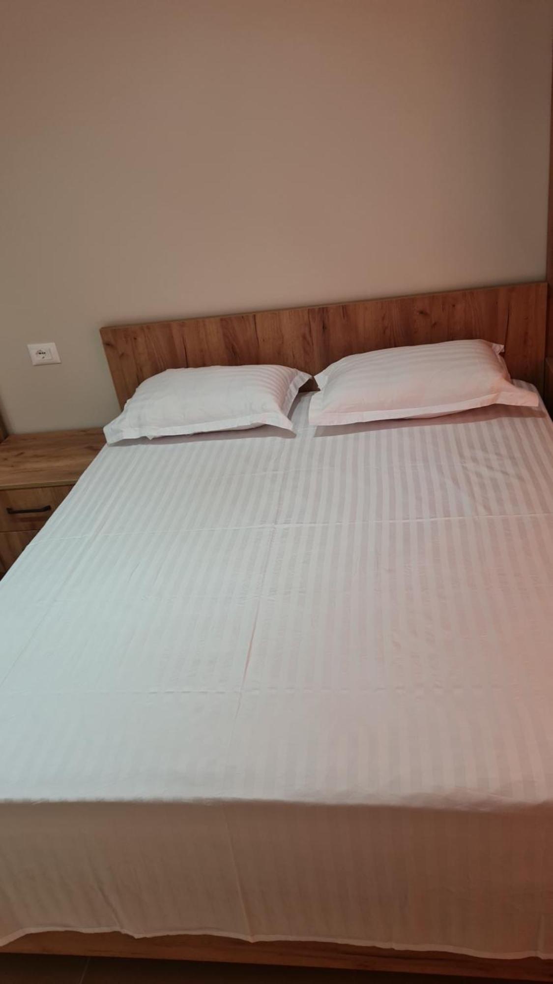 Sol Apartments Gjiri Lalzit Драч Екстериор снимка