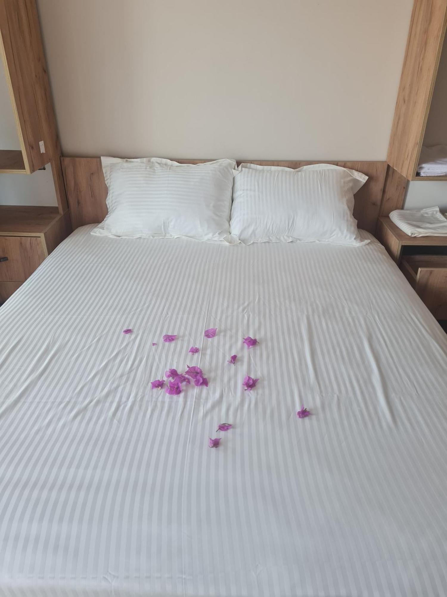 Sol Apartments Gjiri Lalzit Драч Екстериор снимка